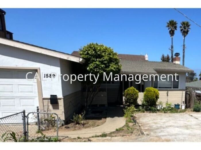 Building Photo - Three bedroom house in Seaside, CA