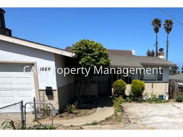 Foto del edificio - Three bedroom house in Seaside, CA