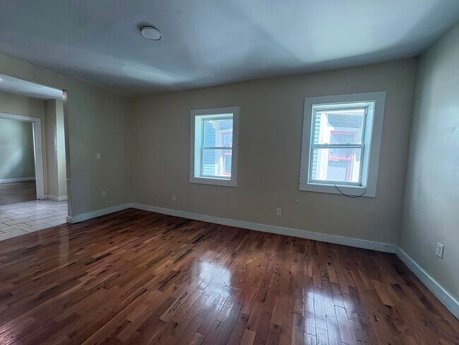 Foto del edificio - 564 Howard Ave