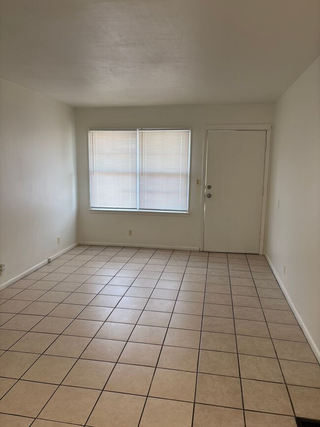 Building Photo - 4407 E Linwood Blvd