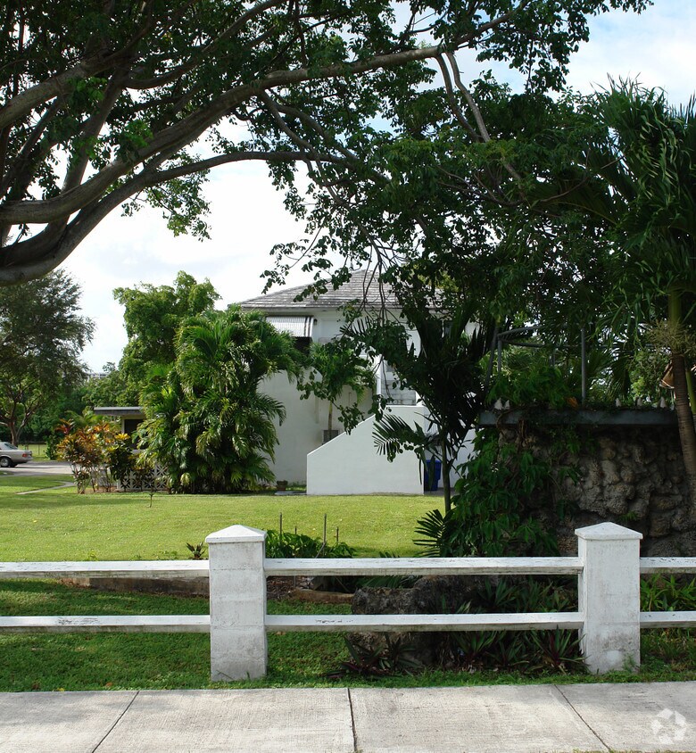 Foto del edificio - 1260 NE 115th St