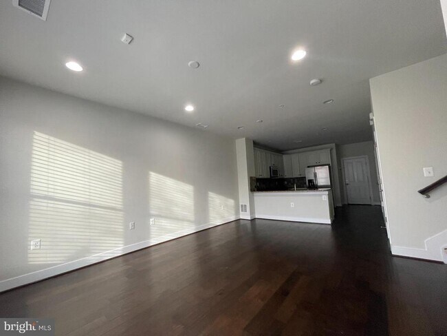 Foto del edificio - 2315 Richmond Hwy