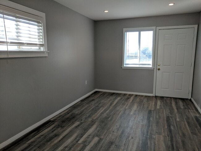 Building Photo - Great Outdoor Living!! One Bedroom Duplex in North Clairemont
