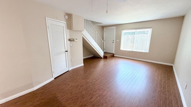 Building Photo - Charming 2 Bed / 1.5 Bath Townhome in the Heart of University Heights – Gated Community with Assi...