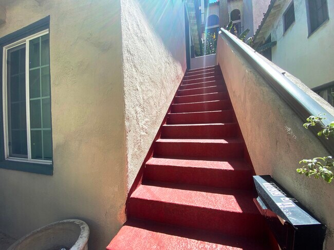 Foto del edificio - 1833 & 1839.5 Grace ave