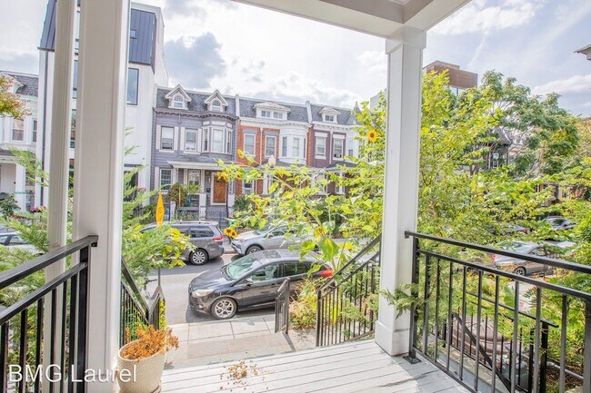 Foto del edificio - 3 br, 3 bath House - 1423 Meridian Pl NW (#2)