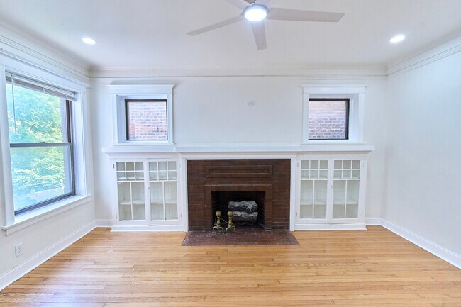 Foto del edificio - 6142 S Rhodes Ave