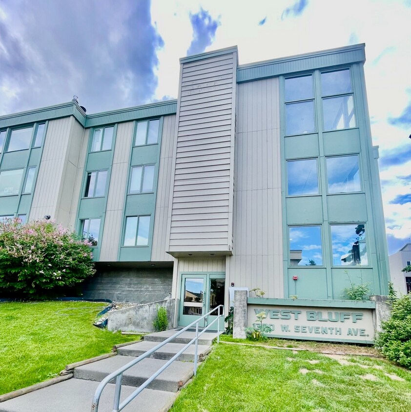 Primary Photo - 1300 W 7th Ave