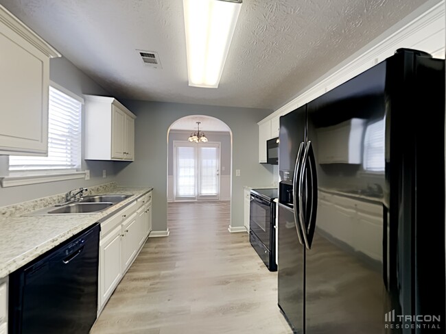 Building Photo - 1000 Borrington Ln