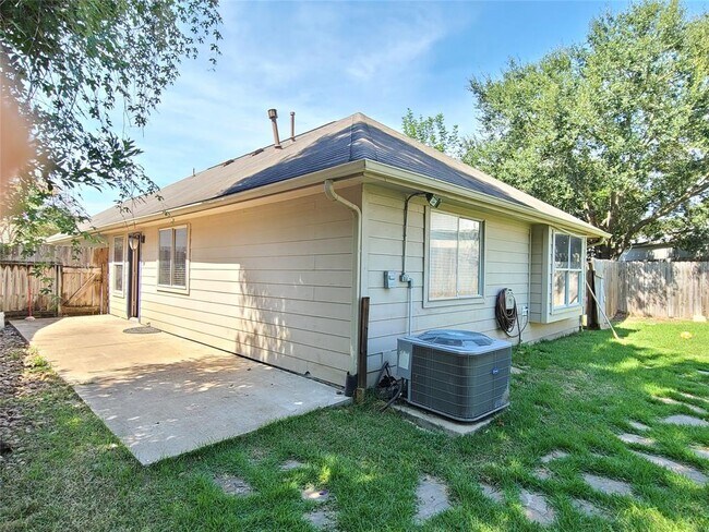 Building Photo - 8127 Country Wind Ct