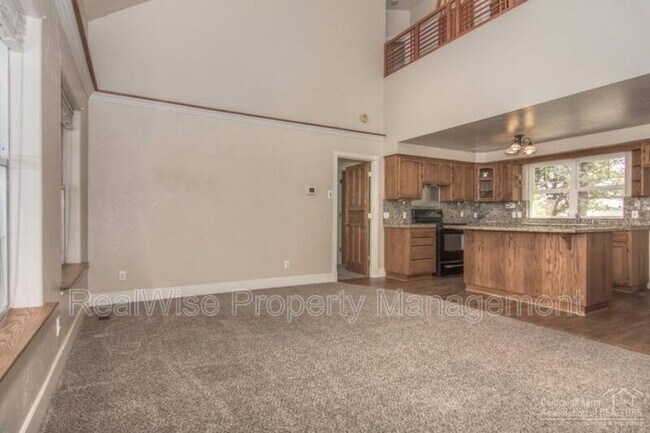 Foto del edificio - 4900 SW Wickiup Ave