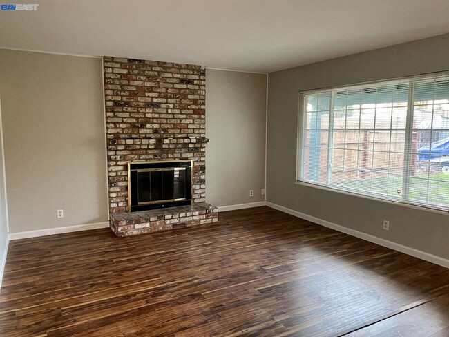 Building Photo - 2103 Jefferson Way