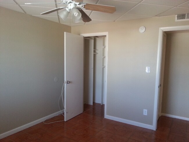 Building Photo - 6313 W Earll Dr