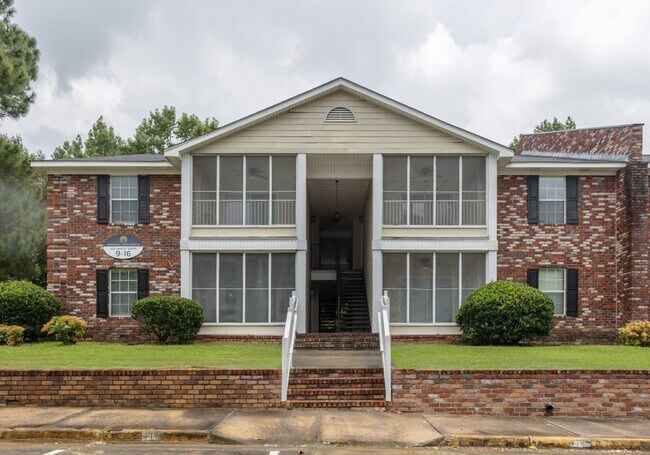 Foto del edificio - 224 N Oakley Dr