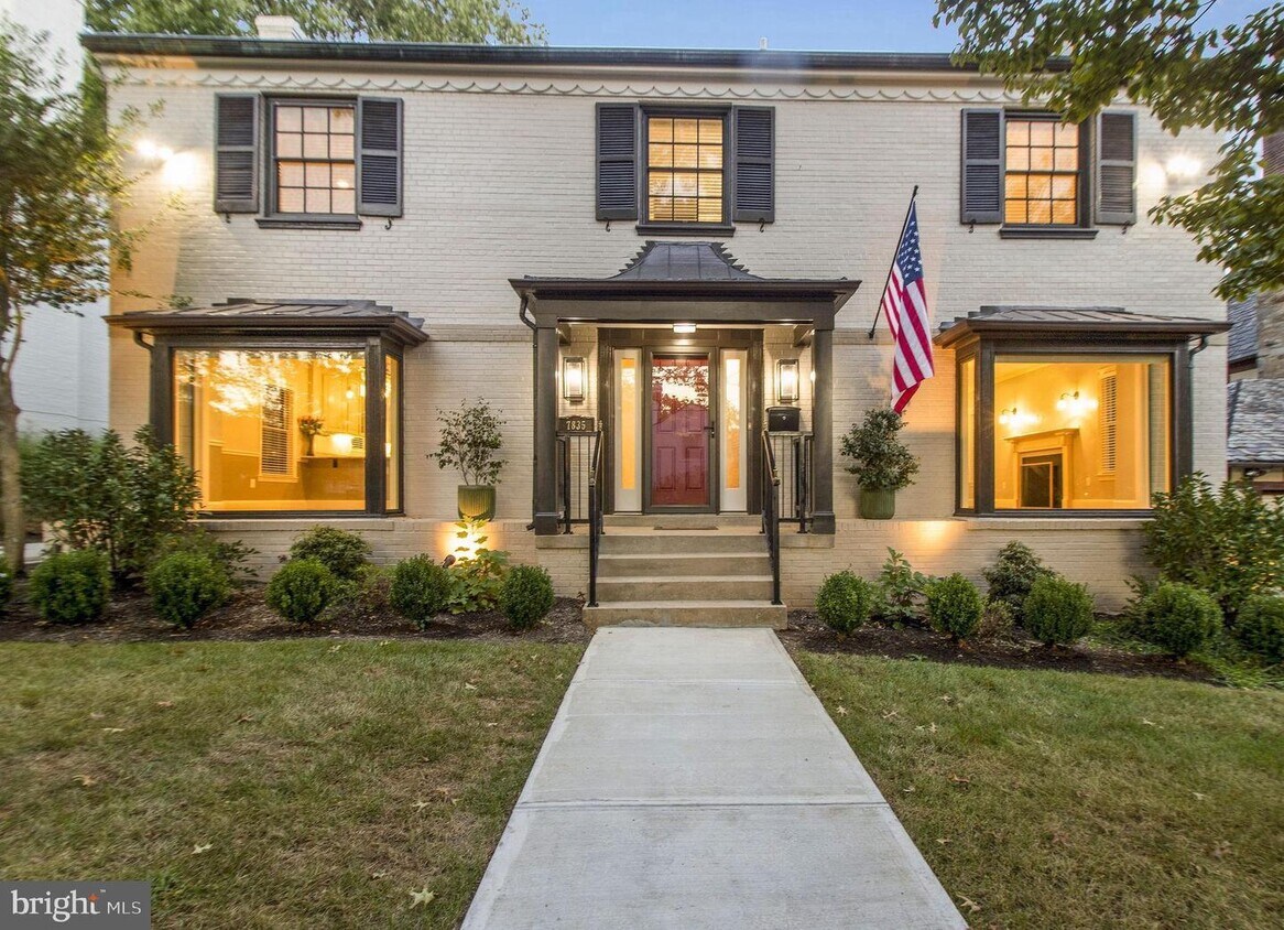 Foto principal - 7835 Orchid St NW