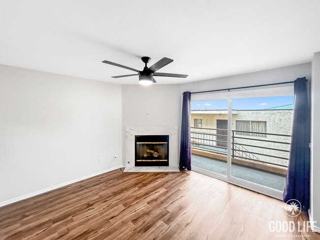 Foto del edificio - Beautiful 2BD/2.5 BA W/ In-Unit Laundry in...