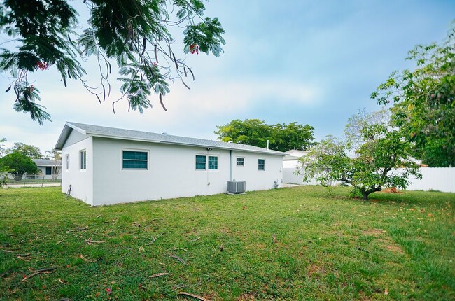 Foto del edificio - 4205 NW 201st St