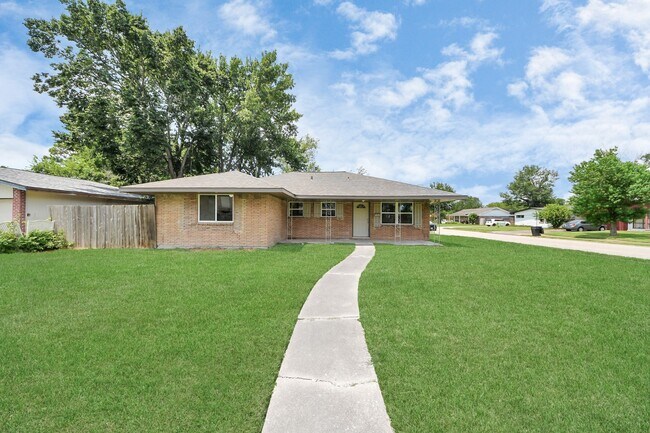 Foto del edificio - 8102 Bob White Dr