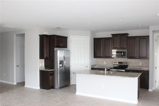 Foto del edificio - 3119 Amadora Cir