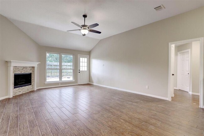 Building Photo - 1034 S Wellsford Dr