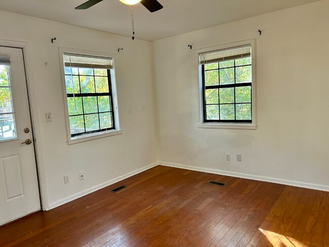 Building Photo - 2178 N Shiloh Dr