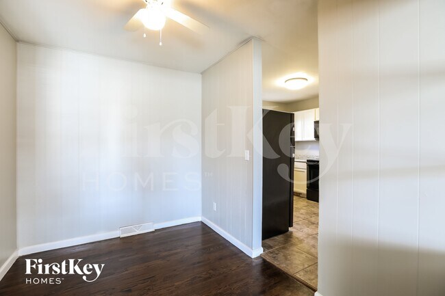 Building Photo - 5128 N Palmer Ave