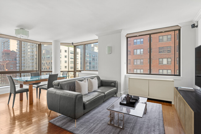 Building Photo - 300 E 64th St