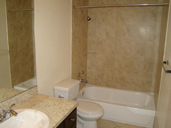 Foto del edificio - BEAUTIFUL 2/2 IN THE HEART OF CORAL SPRINGS