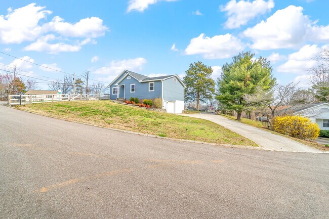 Foto del edificio - 5712 Walden Woods Ct NW