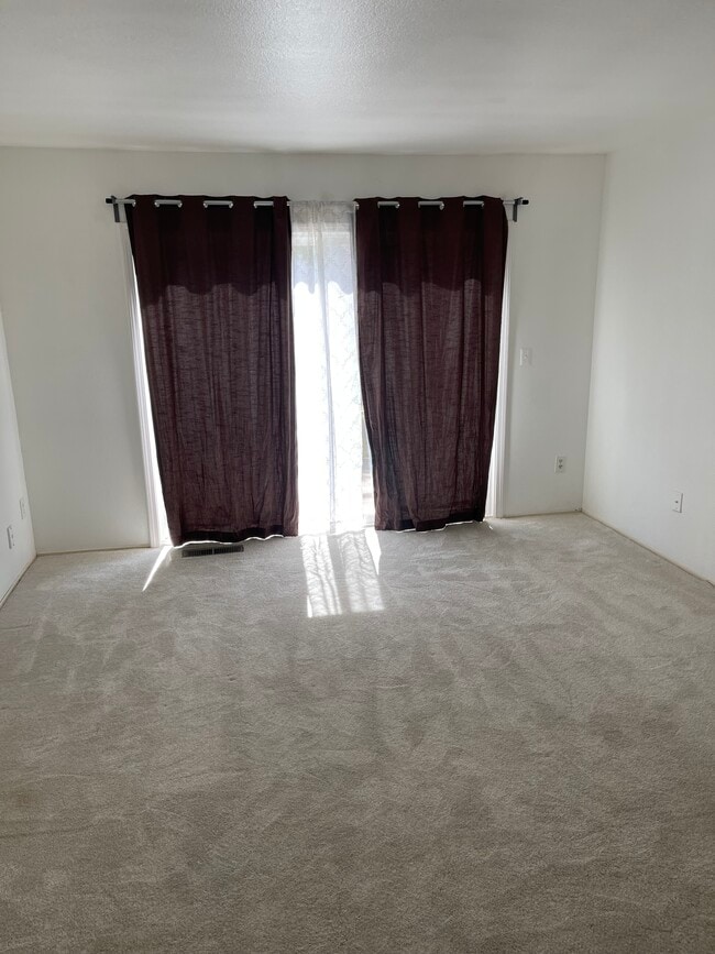 Foto del edificio - 1830 Salisbury Dr