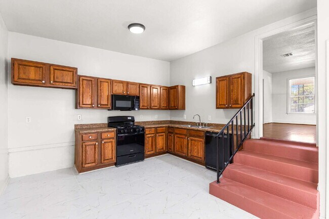 Foto del edificio - Private Landlord/Housing accepted-2700 Alexander Avenue