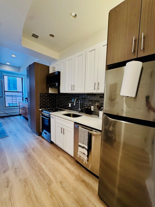 Foto del edificio - 266 W 121st St