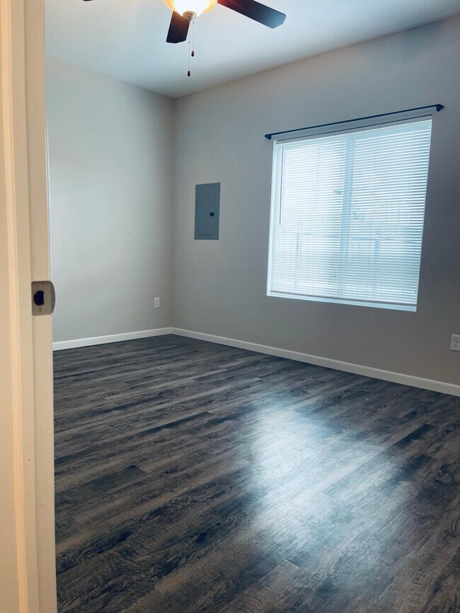 Building Photo - 1623 E Horstmann Ct