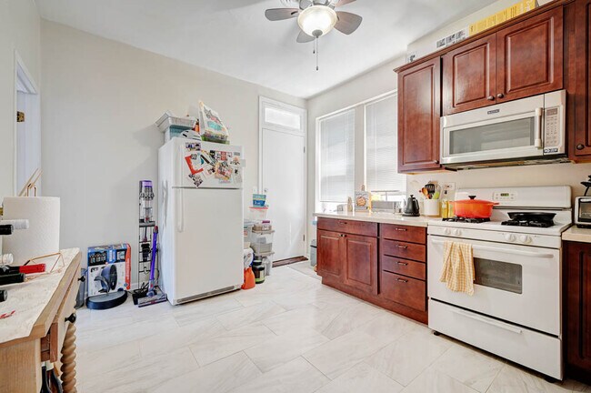 Foto del edificio - 2246 W Armitage Ave