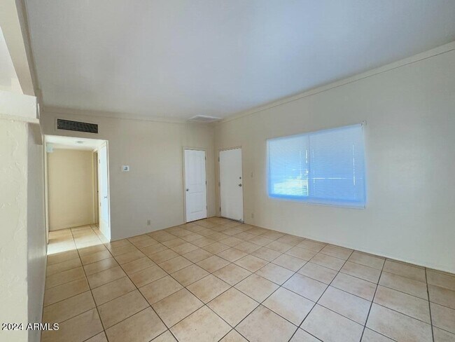 Building Photo - 1800 E Fry Blvd