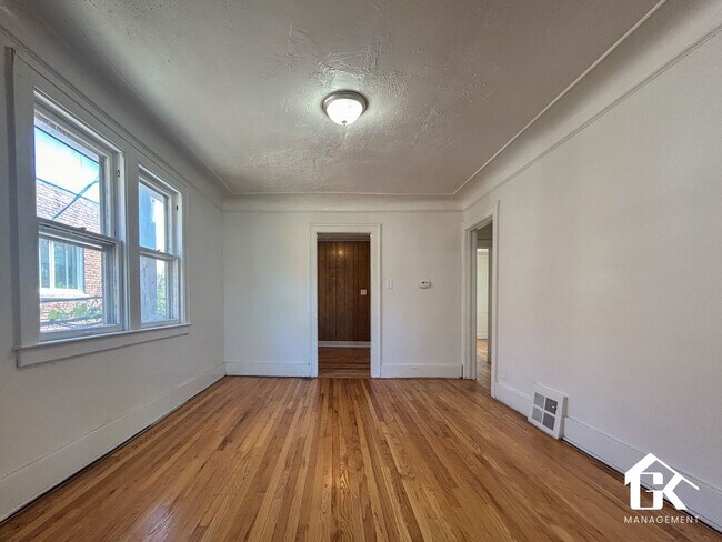 Foto del edificio - 2425 Clements St
