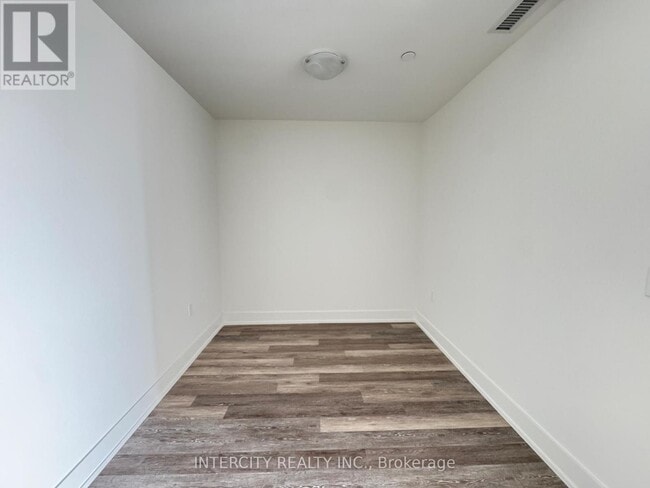 Building Photo - 2075-2075 King Rd