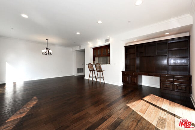 Foto del edificio - 2347 Fox Hills Dr