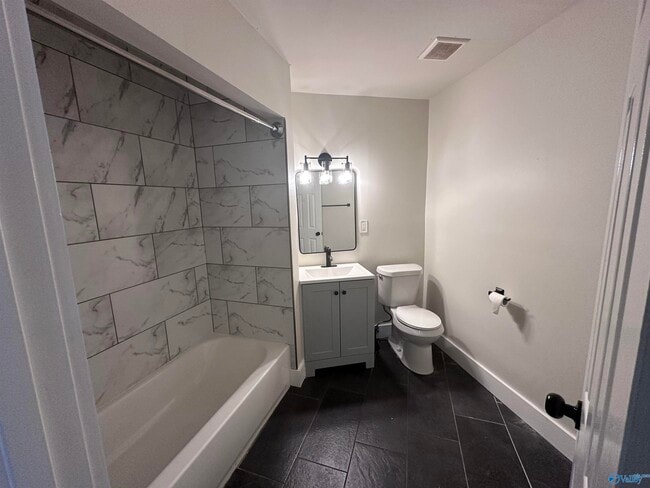 Foto del edificio - 3801 SW Triana Blvd