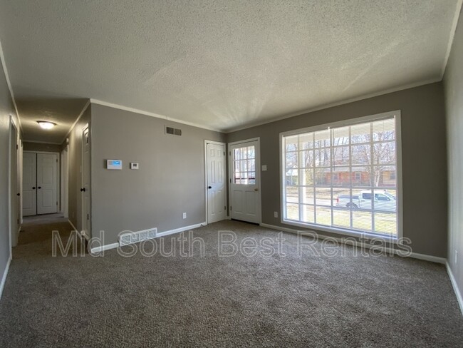 Building Photo - 4039 Cliffdale St