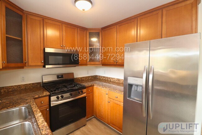 Foto del edificio - 2 Bed / 1 Bath Condo in Oceanside
