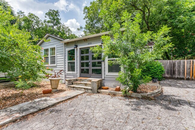 Foto del edificio - ALAMO HEIGHTS I.S.D. COTTAGE