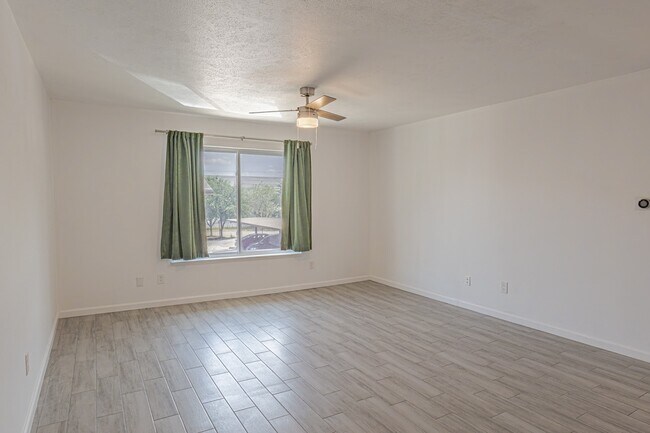 Foto del edificio - 8087 Meadow Rd