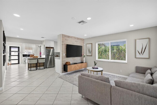 Foto del edificio - 252 SW 23rd St