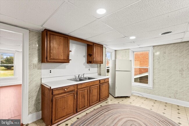 Building Photo - 6 N Main St