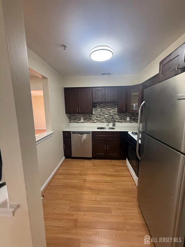 Foto principal - 828 Waterford Dr