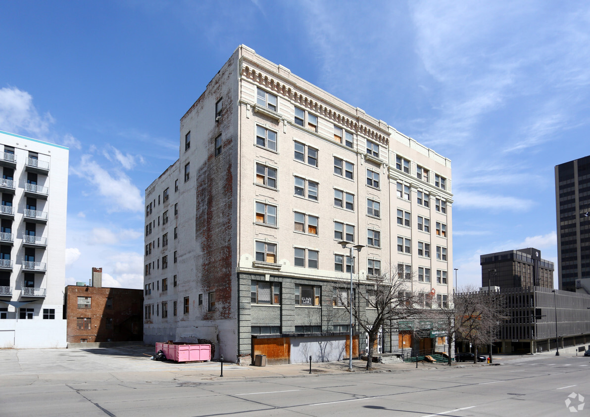 Building Photo - Logan Building