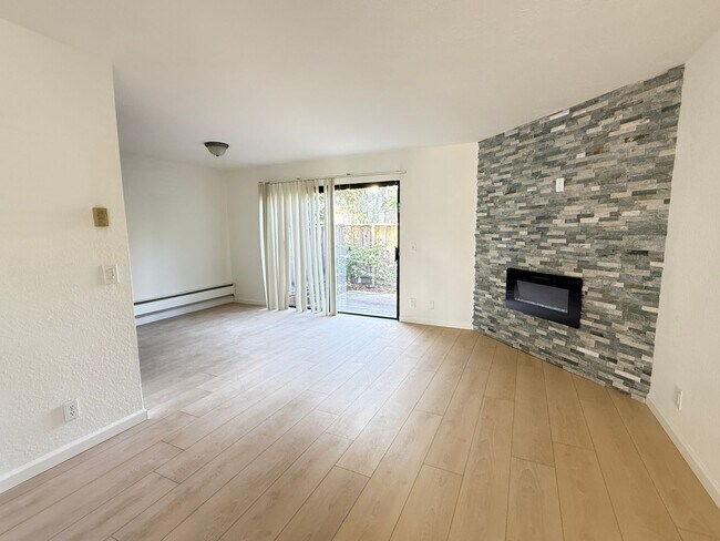 Foto del edificio - 704 Winstead Ct