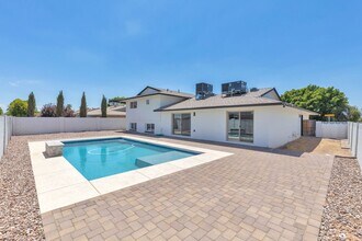 Building Photo - 1304 E Carter Dr