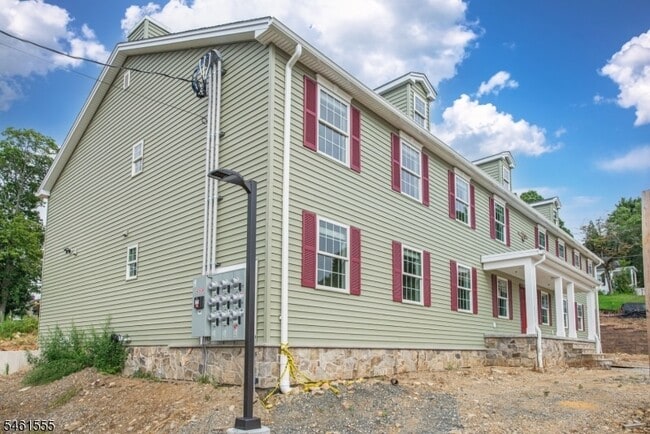 Building Photo - 39 Ledgewood Ave